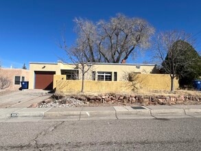 Building Photo - 732 Loma Vista Dr NE