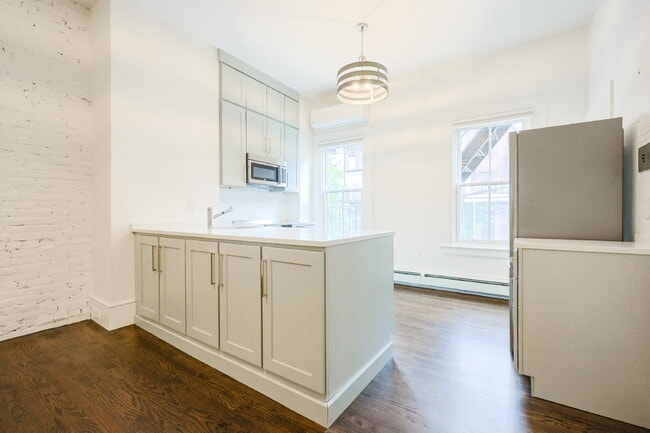 Foto del edificio - Updated South End 2BR with Granite Counter...