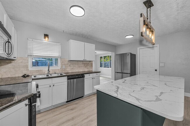 Foto del edificio - 839 13th Ave SW