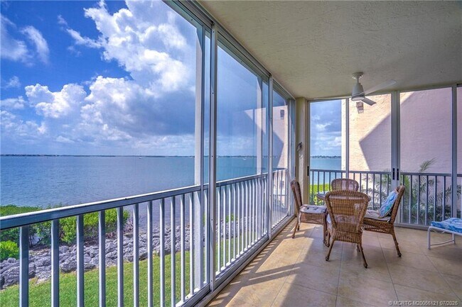 Building Photo - 5750 NE Island Cove Way