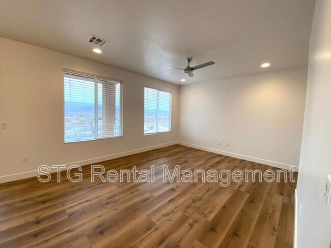 Foto del edificio - 438 N Stone Mountain Dr
