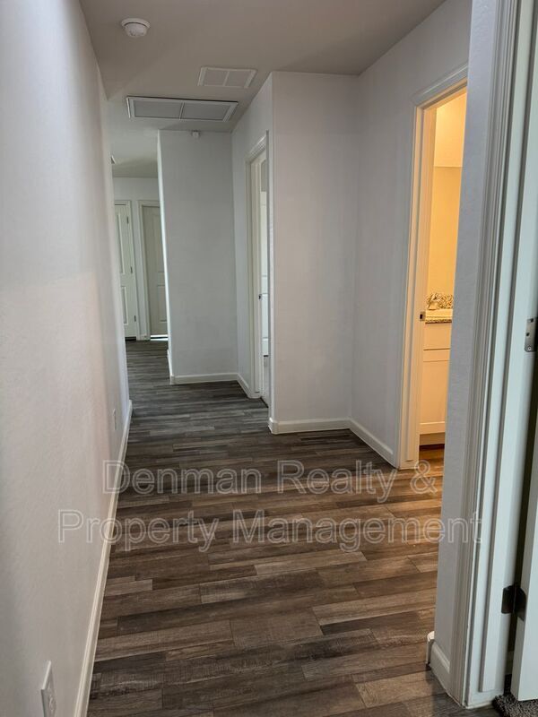 Foto del edificio - 227 W Douglas Ave