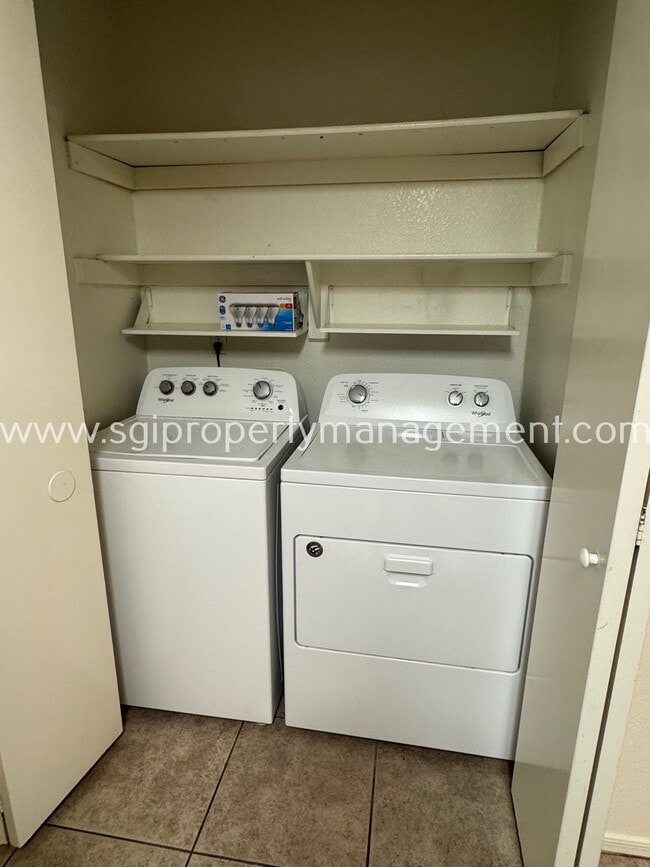 Foto del edificio - 1961 N Hartford St