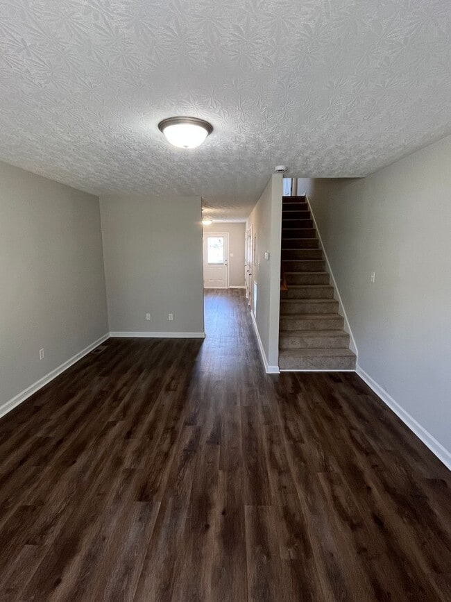 Building Photo - HALF OFF ONE MONTH AT UPPER STONE!