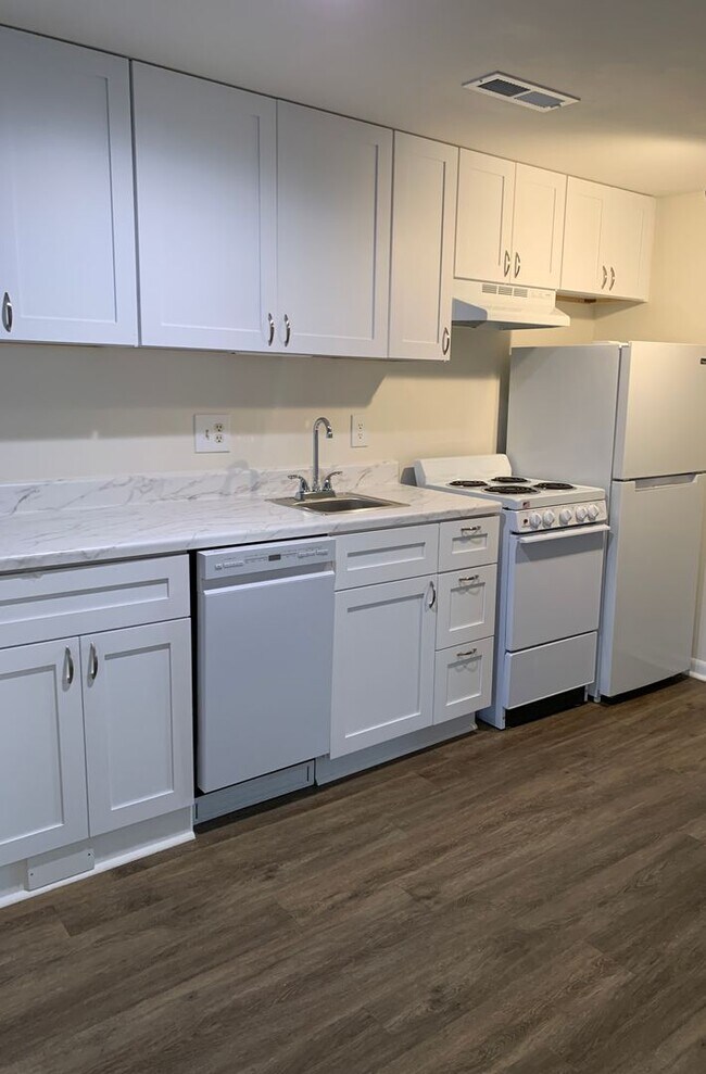 Foto del edificio - Recently Remodeled! Close to UNCW: 1 Bedroom, 1 Bath Condo Seahawk Square
