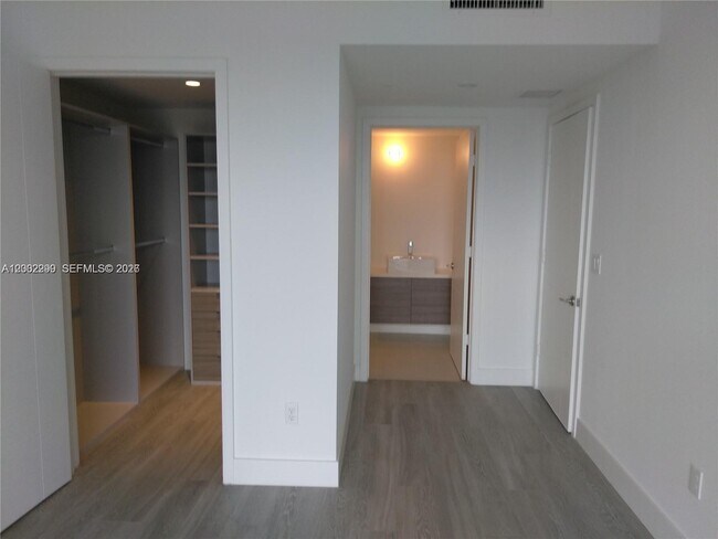 Foto del edificio - 1010 SW 2nd Ave