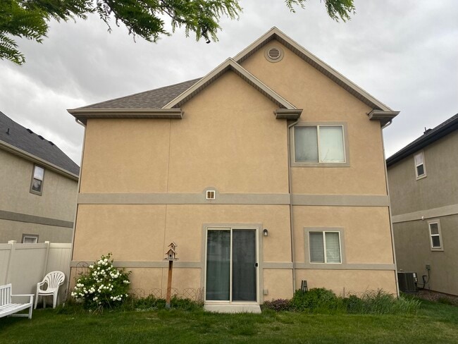 Building Photo - 1025 N 670 W