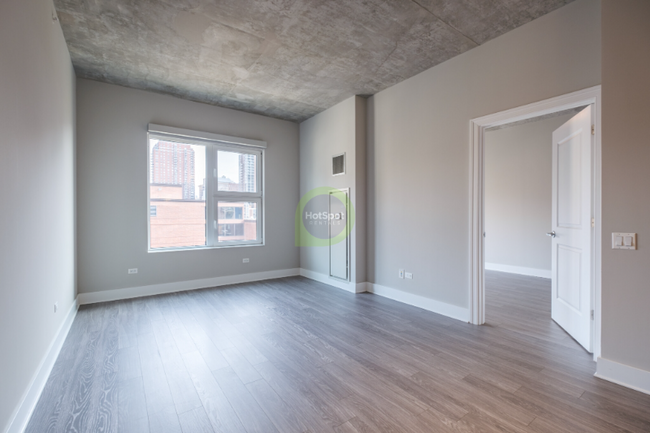Building Photo - 880 S Clark St