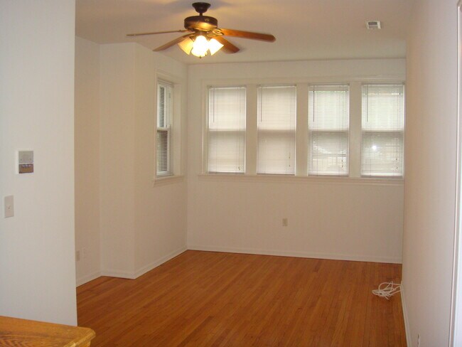 Foto del edificio - 4201 N Winchester Ave