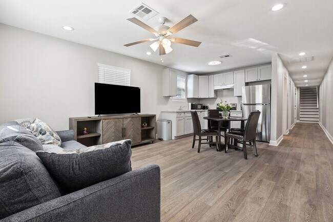 Foto del edificio - 6530 Peoples Ave