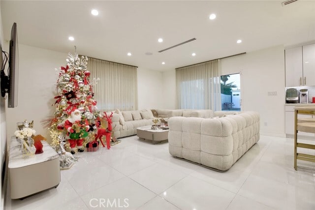 Foto del edificio - 10263 Strathern St