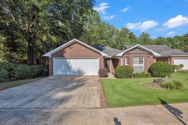 Foto del edificio - 2101 Fox Ridge Rd