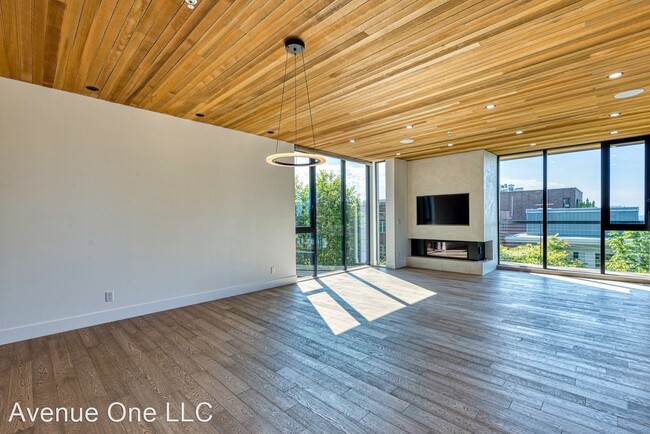 Building Photo - 2 br, 2 bath House - 210 W. Comstock #301