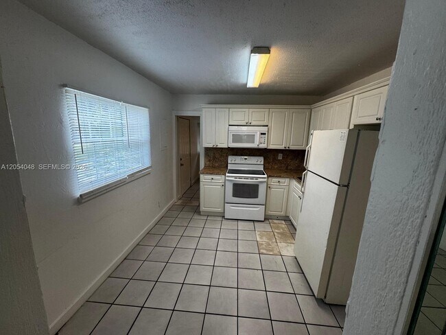 Foto del edificio - 1354 SW 26th Ave