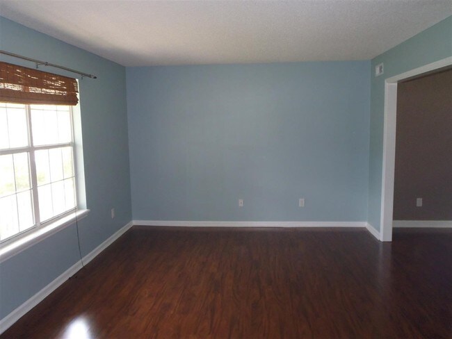 Building Photo - 615 Walden Pl