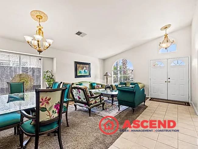 Building Photo - Stunning 4 Bedroom Home Off Brimhall Rd!