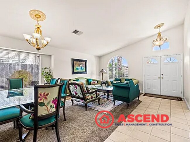 Foto del edificio - Stunning 4 Bedroom Home Off Brimhall Rd!