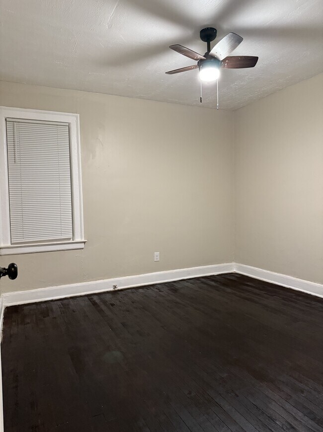 Foto del edificio - 5741 Lakewood St