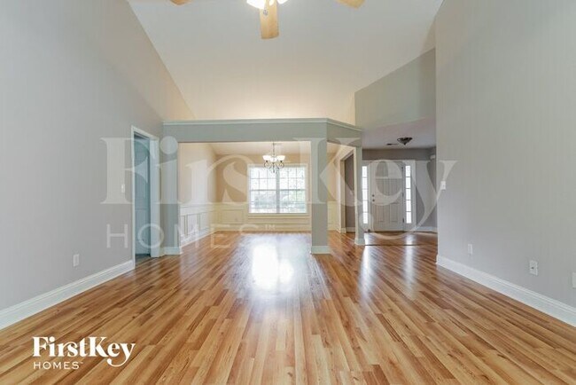 Building Photo - 1306 Golden Way