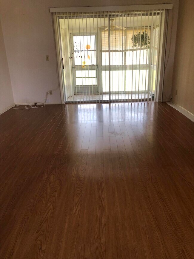 Foto del edificio - 2950 Ashley Dr E