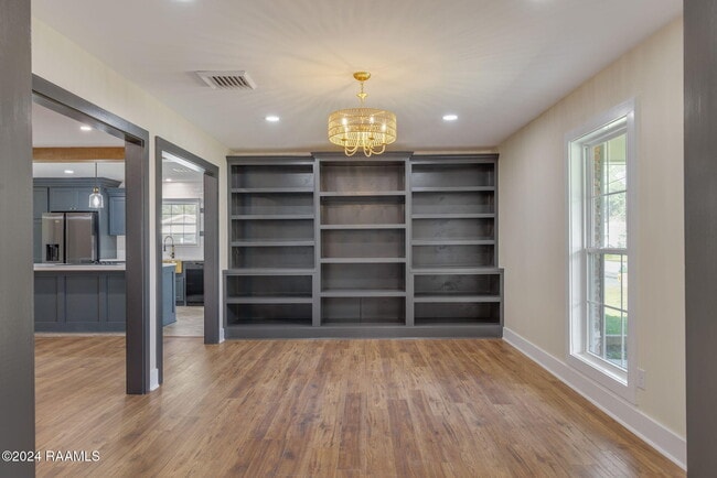 Building Photo - 300 Robert Lee Cir