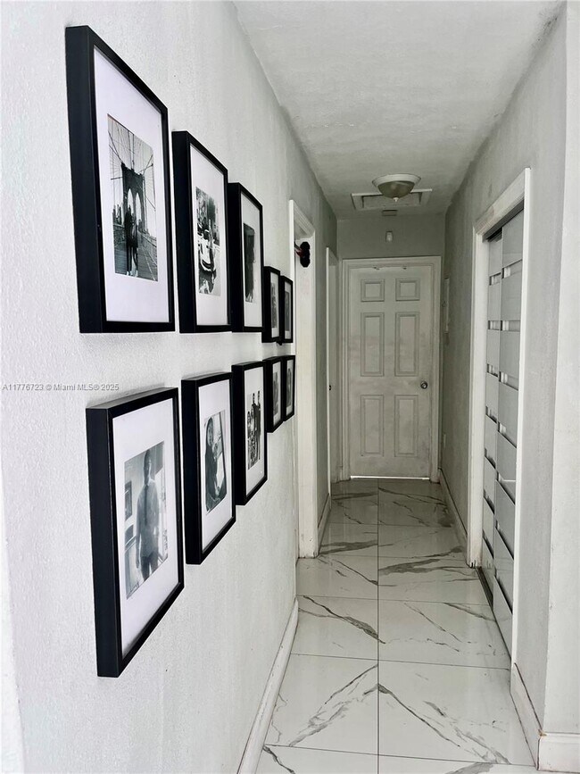 Foto del edificio - 7070 Raleigh St