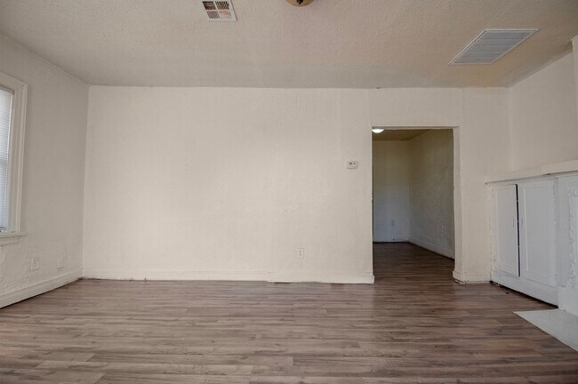 Foto del edificio - Move In Special for Adorable 2BD/1BTH Dupl...