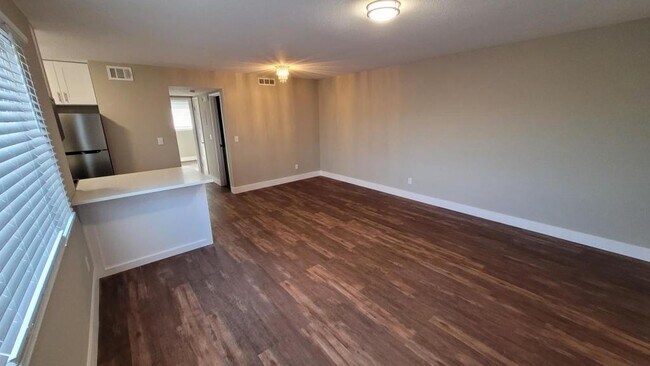 Building Photo - 6000 Metcalf Lane 1A Overland Park KS 66202