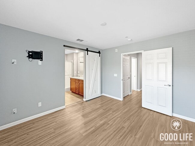 Foto del edificio - Spacious 2BD/3BA Condo in Chula Vista with Walk-In Closet, Community Pool & 2-Car Garage
