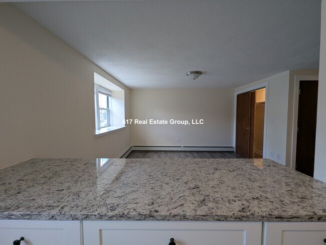 Foto del edificio - 176 N Beacon St