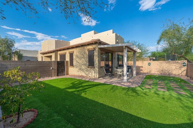 Building Photo - 3422 E University Dr