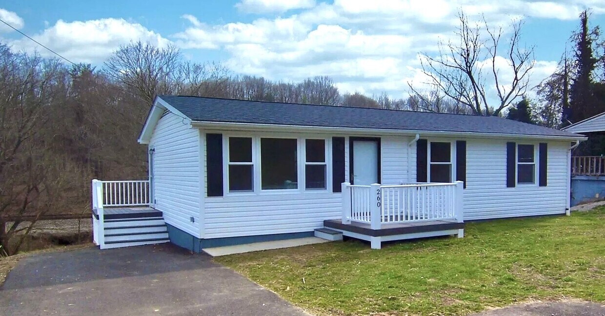 Foto principal - Charming 3 Bedroom in Christiansburg, VA