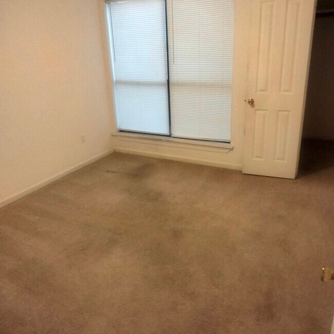 Foto del edificio - 1466 Sharlo Ave