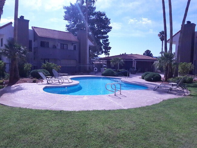 Foto del edificio - 1412 Bass Dr