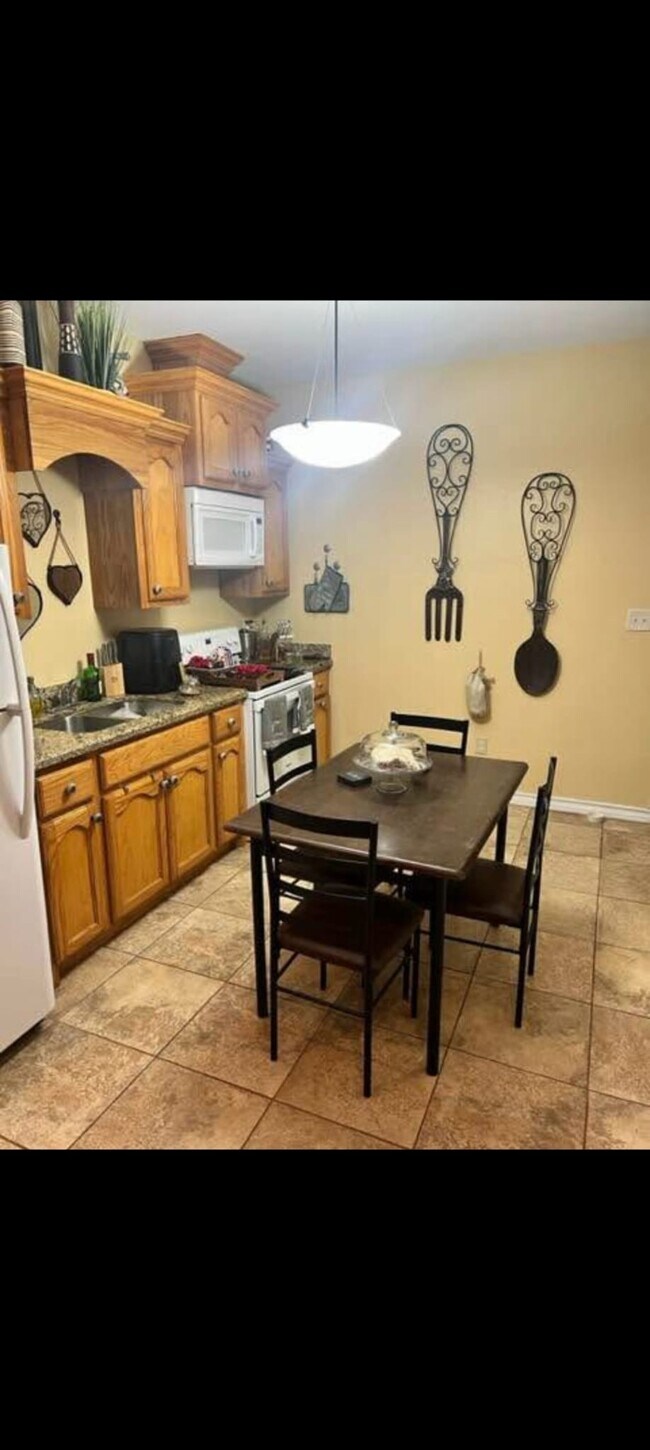 Kitchen/Dinning - 12 Chaparral St