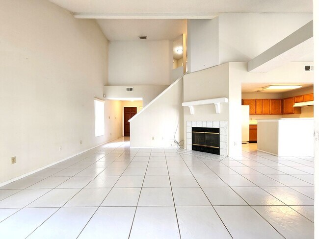 Foto del edificio - Open Layout; Fenced-in Yard; First Floor B...