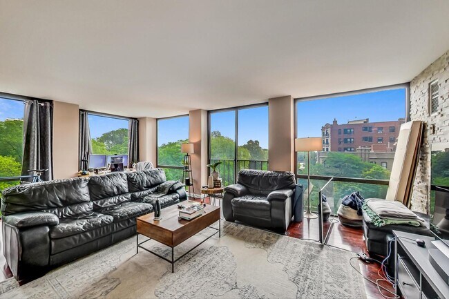 Foto del edificio - 345 W Fullerton Pkwy