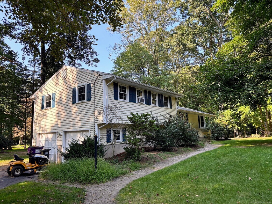 Primary Photo - 38 Tamarac Dr