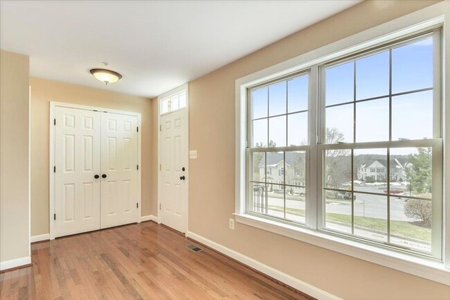 Foto del edificio - Beautifully maintained townhouse in Lake L...