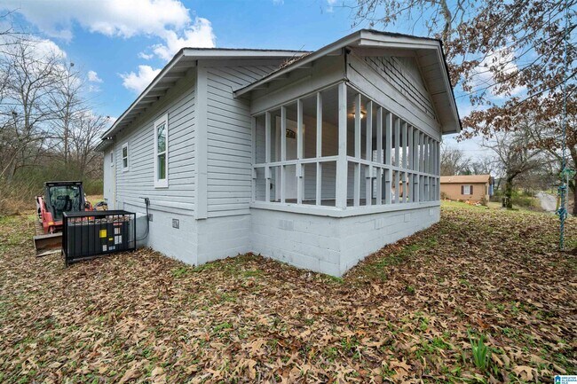 Building Photo - 121 Holt Ave