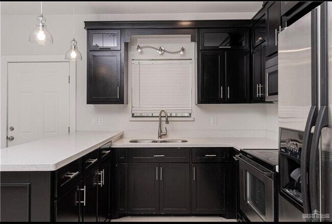 Foto del edificio - 1219 White Oak Dr