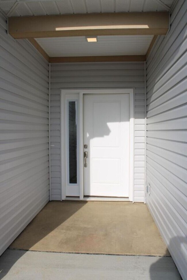 Building Photo - Avalon Bluff...3 Bedroom 2 Bath
