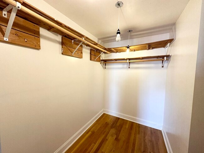 Building Photo - 167 Christopher Columbus Dr