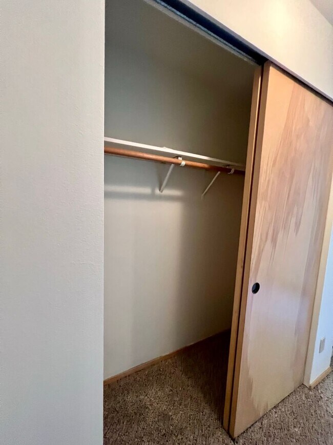 Foto del edificio - 1393 Bradley Ln