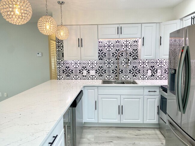Building Photo - Stunning 3BR/2BA Newly Remodeled Home in H...