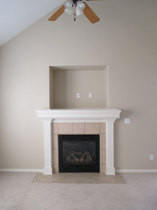 Foto del edificio - Spacious Townhome!
