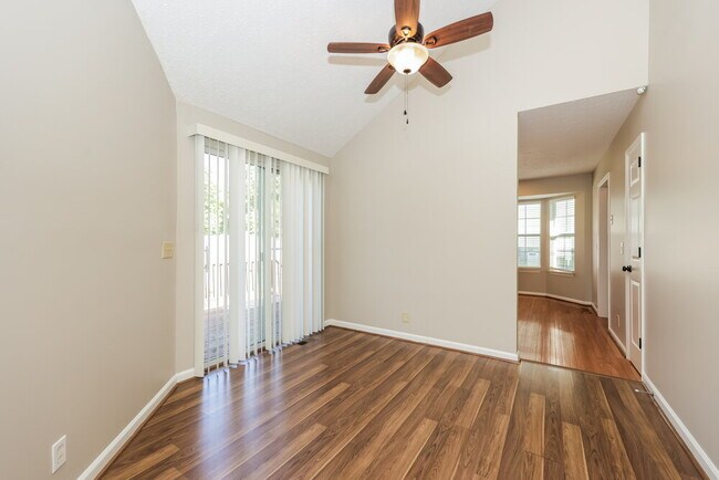 Foto del edificio - 3512 Calais Cir