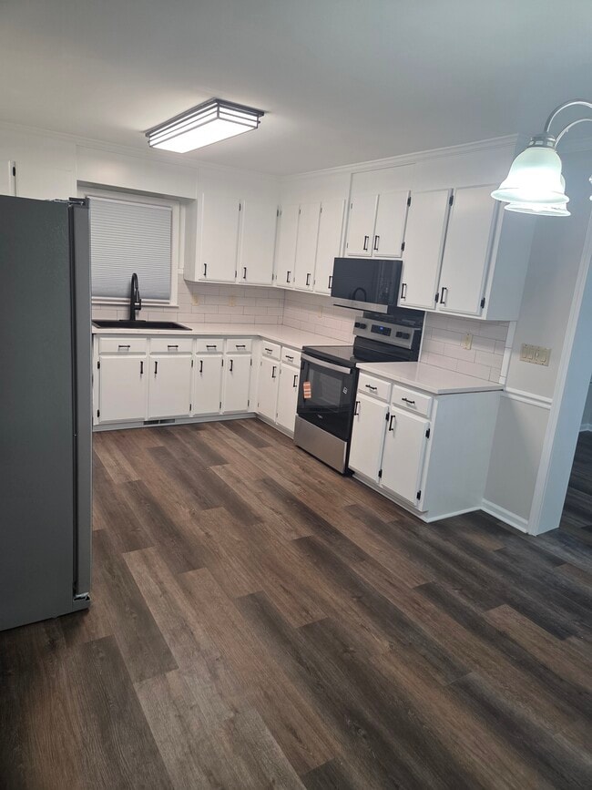 Building Photo - 103 Candystick Cir