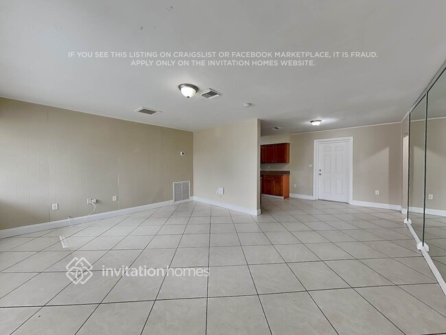 Building Photo - 7041 SW 27th St