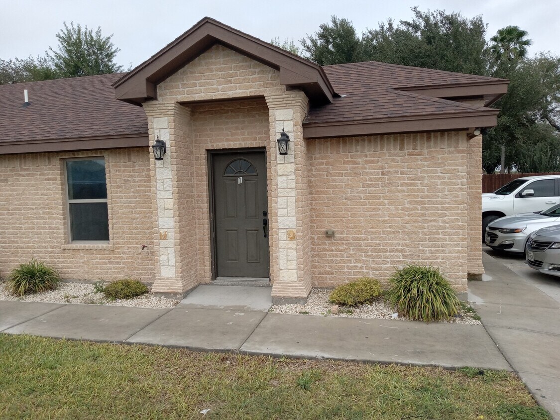 Foto principal - 317 N Bentsen Palm Dr